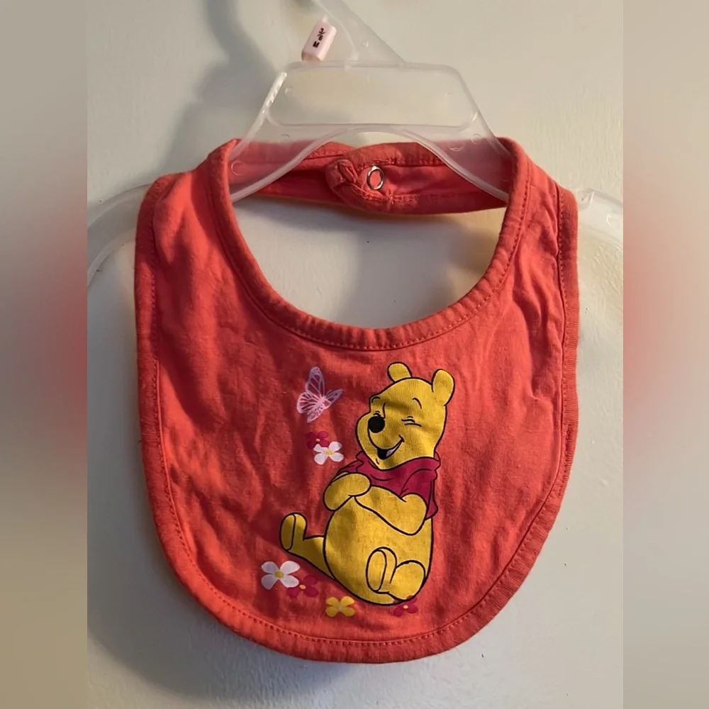 Winnie the Pooh Bib 🍯🌸 (free with purchase)